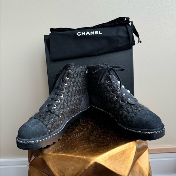 CHANEL Tweed Suede Calfskin Pearl Boots with Chain Accent, Blue/Green, size 9 - Picture 13 of 16